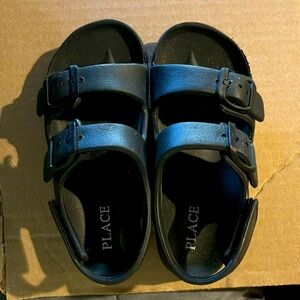 Children’s Place kids sandals -Unisex